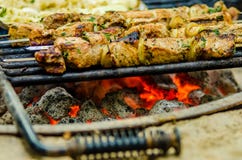 Wołowiien kababs na grilla zbliżeniu fotografia stock Wołowiien kababs na grilla zbliżeniu fotografia stock