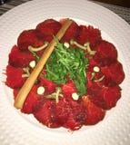 Wołowina Carpaccio z arugula i borowikiem zdjęcie stock Wołowina Carpaccio z arugula i borowikiem zdjęcie stock