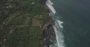 Wsch?d s?o?ca trutnia materia? filmowy spokojna pla?a blisko Uluwatu ?wi?tyni i faleza, Bali, Indonezja zdjęcie wideo Wsch?d s?o?ca trutnia materia? filmowy spokojna pla?a blisko Uluwatu ?wi?tyni i faleza, Bali, Indonezja zdjęcie wideo