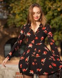 Wspaniała mody brunetka outdoors Zdjęcia Stock Wspaniała mody brunetka outdoors Zdjęcia Stock