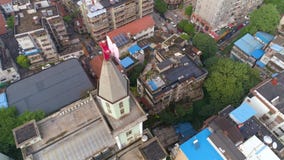 WUHAN, ΚΊΝΑ - 2 ΜΑΐΟΥ 2017: εναέρια άποψη κηφήνων των κτηρίων εκκλησιών γύρω στην ημέρα κέντρων της πόλης απόθεμα βίντεο WUHAN, ΚΊΝΑ - 2 ΜΑΐΟΥ 2017: εναέρια άποψη κηφήνων των κτηρίων εκκλησιών γύρω στην ημέρα κέντρων της πόλης απόθεμα βίντεο