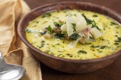 Wurst Zuppa Toskana und Kohl-Suppe lizenzfreies stockfoto Wurst Zuppa Toskana und Kohl-Suppe lizenzfreies stockfoto