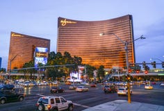 Wynn en Encorehotel en Casino in de avond - LAS VEGAS - NEVADA - APRIL 23, 2017 royalty-vrije stock afbeelding Wynn en Encorehotel en Casino in de avond - LAS VEGAS - NEVADA - APRIL 23, 2017 royalty-vrije stock afbeelding