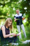 wzdłuż plaży atrakcyjną tła chłopaka pojęcia piękną niebieskiej kilka zabawy dziewczyny ręce zgrabny ubranego miłego przystojnego zdjęcia stock wzdłuż plaży atrakcyjną tła chłopaka pojęcia piękną niebieskiej kilka zabawy dziewczyny ręce zgrabny ubranego miłego przystojnego zdjęcia stock