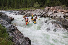 Xtreme сплавляя на реке Bashkaus, весьма спорт стоковые изображения rf Xtreme сплавляя на реке Bashkaus, весьма спорт стоковые изображения rf