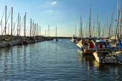 Yachten auf dem Mittelmeer lizenzfreie stockfotografie Yachten auf dem Mittelmeer lizenzfreie stockfotografie