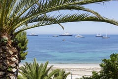 Yachts au roadstead du saint Jean Cap Ferrat image stock Yachts au roadstead du saint Jean Cap Ferrat image stock
