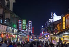 YANGSHOU CHINA - NOVEMBER 9, 2017: Unidentified people visit Wes Stock Images YANGSHOU CHINA - NOVEMBER 9, 2017: Unidentified people visit Wes Stock Images