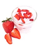 Yaourt frais de fraise sur le blanc images stock Yaourt frais de fraise sur le blanc images stock