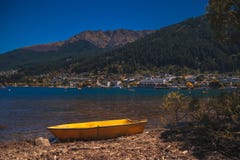 Yellow boat on shoreline of sea bay stock photography Yellow boat on shoreline of sea bay stock photography