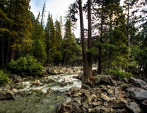 Yosemite Nationalpark, felsig, Merced-Fluss, HDR stockbild Yosemite Nationalpark, felsig, Merced-Fluss, HDR stockbild