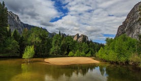 Yosemite up i Merced Rzeczny partner obraz royalty free Yosemite up i Merced Rzeczny partner obraz royalty free