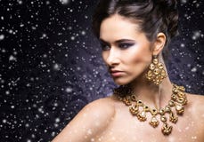https://thumbs.dreamstime.com/t/young-beautiful-rich-woman-jewels-platinum-stones-over-winter-christmas-background-60832335.jpg