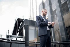 Young businessman using a laptop computer Royalty Free Stock Photo Young businessman using a laptop computer Royalty Free Stock Photo