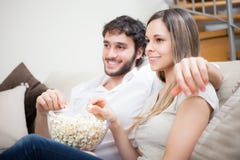 https://thumbs.dreamstime.com/t/young-couple-eating-popcorn-watching-movie-30287240.jpg