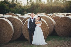 Happy wedding couple in Italy. Young couple in love in Tuscany royalty free stock photo Happy wedding couple in Italy. Young couple in love in Tuscany royalty free stock photo