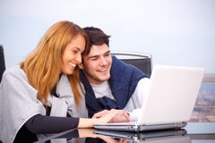 Young Couple Surfing The Internet Royalty Free Stock Image Young Couple Surfing The Internet Royalty Free Stock Image