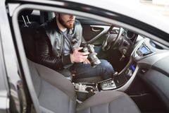 Young man with a camera in the car royalty free stock photography Young man with a camera in the car royalty free stock photography