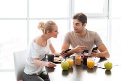 https://thumbs.dreamstime.com/t/young-smiling-men-women-talking-each-other-have-breakfast-usinng-smartphones-young-smiling-man-woman-106212550.jpg