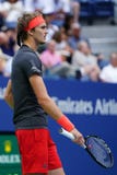 Yrkesmässig tennisspelare Alexander Zverev av Tyskland i handling under hans US Openrunda 2018 av match 32 royaltyfria bilder Yrkesmässig tennisspelare Alexander Zverev av Tyskland i handling under hans US Openrunda 2018 av match 32 royaltyfria bilder