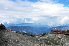 Yunnan, βουνό χιονιού δράκων νεφριτών της Κίνας Lijiang στοκ φωτογραφία με δικαίωμα ελεύθερης χρήσης Yunnan, βουνό χιονιού δράκων νεφριτών της Κίνας Lijiang στοκ φωτογραφία με δικαίωμα ελεύθερης χρήσης
