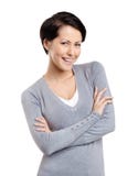 Z krzyżować rękami Smiley kobieta fotografia stock Z krzyżować rękami Smiley kobieta fotografia stock