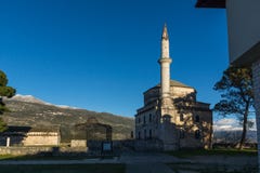 Zadziwiający zmierzchu widok Fethiye meczet w kasztelu miasto Ioannina, Epirus, Grecja zdjęcie royalty free Zadziwiający zmierzchu widok Fethiye meczet w kasztelu miasto Ioannina, Epirus, Grecja zdjęcie royalty free