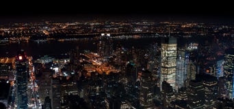 Zadziwiać NYC nocy panoramicznego widok z lotu ptaka Manhattan okręg obrazy royalty free Zadziwiać NYC nocy panoramicznego widok z lotu ptaka Manhattan okręg obrazy royalty free