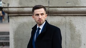 Zakenman of ceo stedelijke manier Manager met ernstig gezicht Het moderne leven en behendige zaken Zaken en succes Mens stock foto's Zakenman of ceo stedelijke manier Manager met ernstig gezicht Het moderne leven en behendige zaken Zaken en succes Mens stock foto's