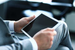 Zakenman die digitale tablet houdt royalty-vrije stock foto's Zakenman die digitale tablet houdt royalty-vrije stock foto's