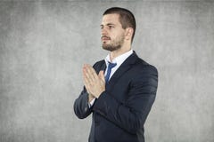 Zakenman die voor succes in zaken bidden royalty-vrije stock afbeeldingen Zakenman die voor succes in zaken bidden royalty-vrije stock afbeeldingen