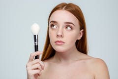 Zakończenie portret piękna dziewczyna z długim czerwonym włosy obrazy stock Zakończenie portret piękna dziewczyna z długim czerwonym włosy obrazy stock
