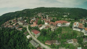 Zangão caucasiano 4k do waterwall dos animais de Geórgia da natureza da beleza do rio das montanhas de Cáucaso da igreja do caste vídeos de arquivo Zangão caucasiano 4k do waterwall dos animais de Geórgia da natureza da beleza do rio das montanhas de Cáucaso da igreja do caste vídeos de arquivo