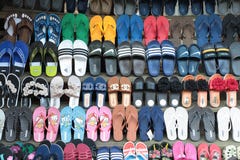 Zapatos hechos a mano de Lao Craft de Luang Prabang imagen de archivo libre de regalías Zapatos hechos a mano de Lao Craft de Luang Prabang imagen de archivo libre de regalías