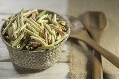 Zbliżenie kolorowy fusilli makaron zdjęcia stock Zbliżenie kolorowy fusilli makaron zdjęcia stock
