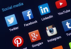 Zbliżenie ogólnospołeczne medialne ikony na androidu smartphone ekranie. obrazy stock Zbliżenie ogólnospołeczne medialne ikony na androidu smartphone ekranie. obrazy stock