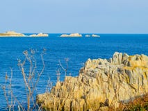 Zeekust en mening van de golf op het Guernsey-Eiland stock foto's Zeekust en mening van de golf op het Guernsey-Eiland stock foto's