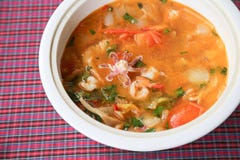 zeevruchten kruidige soep, tom yum royalty-vrije stock afbeelding zeevruchten kruidige soep, tom yum royalty-vrije stock afbeelding