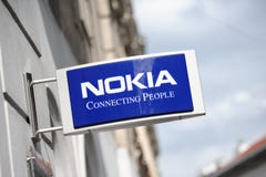 Zeichen des NOKIA-Speichers in Helsinki stockfotos Zeichen des NOKIA-Speichers in Helsinki stockfotos
