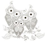 Zentangle ha stilizzato i tre gufi in bianco e nero che si siedono sui rami di albero, disegnati a mano illustrazione di stock Zentangle ha stilizzato i tre gufi in bianco e nero che si siedono sui rami di albero, disegnati a mano illustrazione di stock