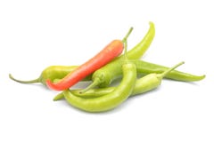 Zieleni chili pieprze odizolowywający na białym tle Obrazy Stock Zieleni chili pieprze odizolowywający na białym tle Obrazy Stock