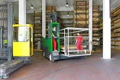 Zij lader forklifts stock fotografie Zij lader forklifts stock fotografie
