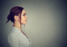 Zijprofiel van een gelukkige vrouw stock afbeelding Zijprofiel van een gelukkige vrouw stock afbeelding
