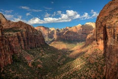Zion Canyon Morning, garganta negligencia a fuga, Zion National Park, Utá, EUA fotos de stock Zion Canyon Morning, garganta negligencia a fuga, Zion National Park, Utá, EUA fotos de stock