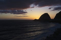 Zmierzch przy punktem Mugu, Pacyficzny ocean, Malibu, Los Angeles, Kalifornia, usa Fotografia Royalty Free Zmierzch przy punktem Mugu, Pacyficzny ocean, Malibu, Los Angeles, Kalifornia, usa Fotografia Royalty Free