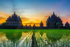 Zmierzch w plaosan ?wi?tyni, Indonesia fotografia stock Zmierzch w plaosan ?wi?tyni, Indonesia fotografia stock