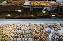 Zoet en smakelijk haal straatvoedsel in Valencia, Spanje weg stock foto's Zoet en smakelijk haal straatvoedsel in Valencia, Spanje weg stock foto's