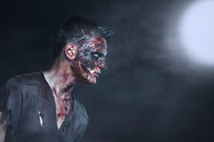 Zombi en el claro de luna Fotografía de archivo libre de regalías Zombi en el claro de luna Fotografía de archivo libre de regalías