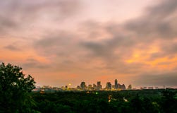 Zona verde Austin City Lights Atmosphere Painting il Texas, U.S.A. di tramonto immagini stock libere da diritti Zona verde Austin City Lights Atmosphere Painting il Texas, U.S.A. di tramonto immagini stock libere da diritti
