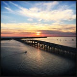 Zonsondergang over Harborwalk in Destin, Florida stock afbeeldingen Zonsondergang over Harborwalk in Destin, Florida stock afbeeldingen